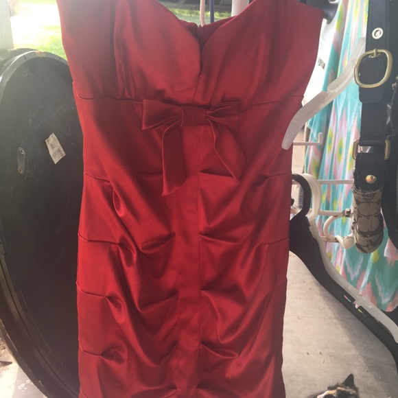 Dress - Picture 4 of 8